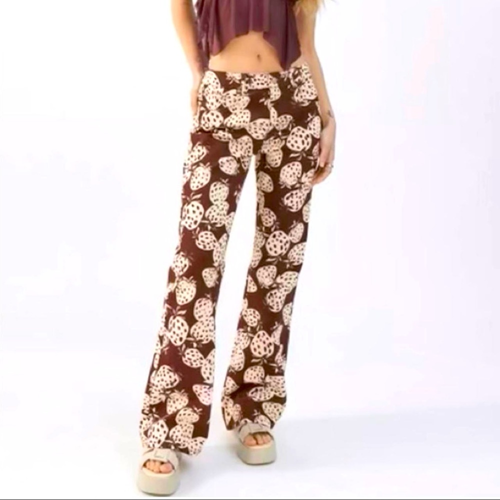 Urban Outfitters UO BDG '90s Bootcut Jeans Women’s Size 28 Strawberry Print